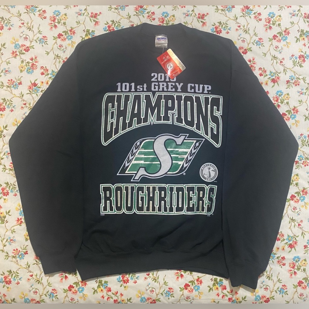 New 2013 Grey Cup Champs Sask Roughriders sweater size M
